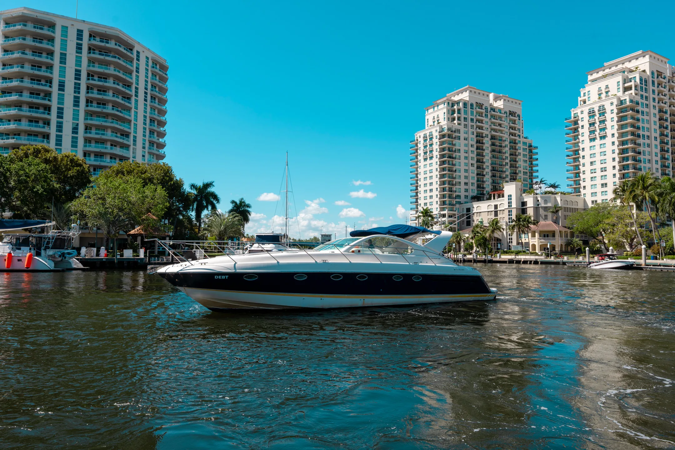 Fairline private yacht setting in Fort Lauderdale