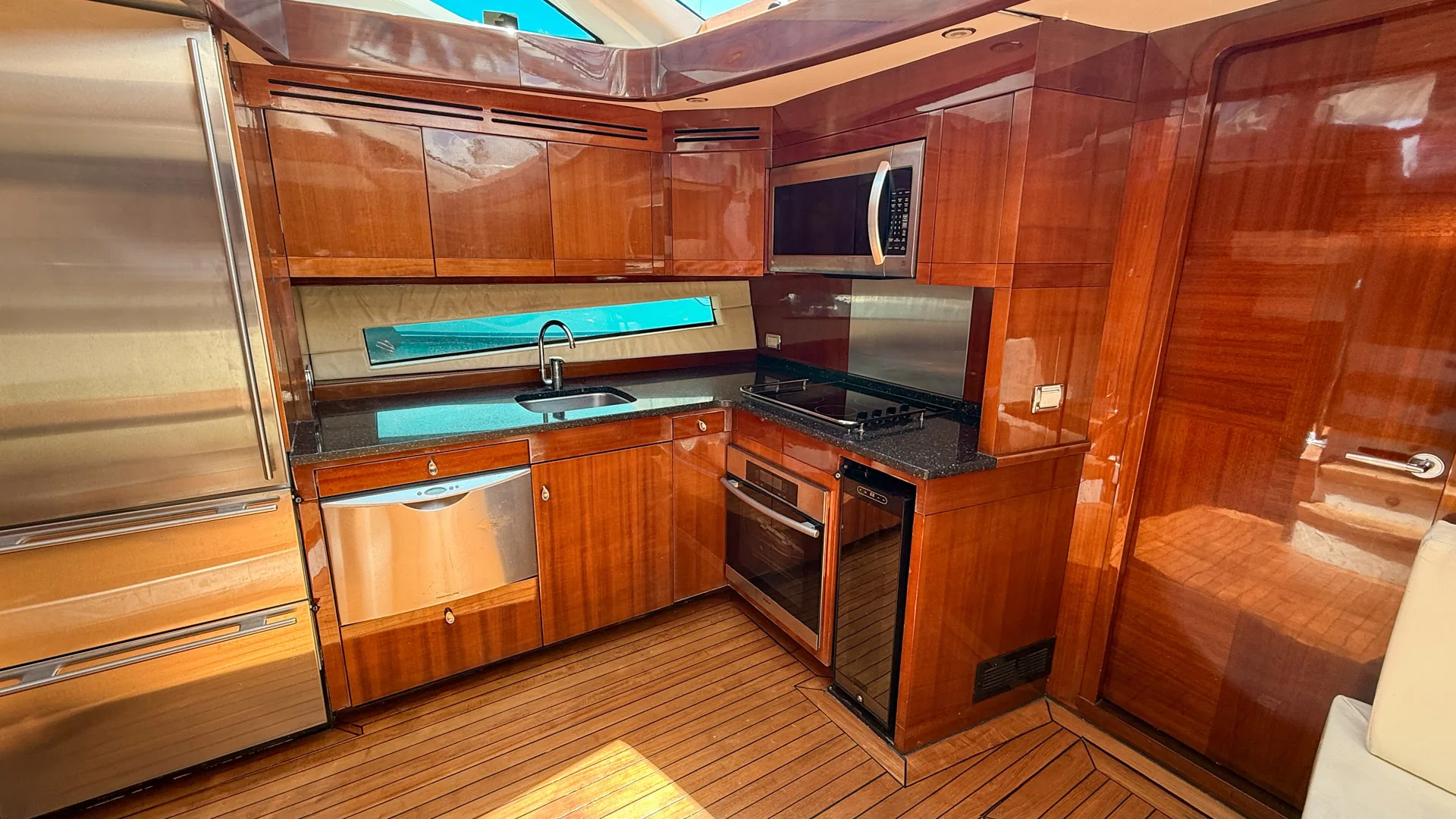 Savannah onboard areas for Fort Lauderdale charters