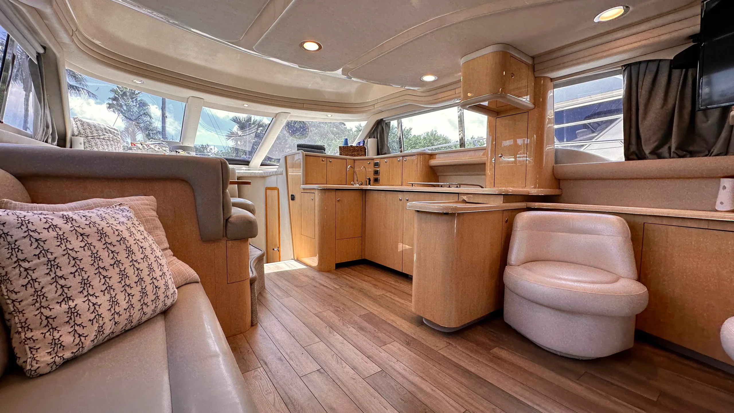 Sea Ray yacht features for a private Fort Lauderdale charter