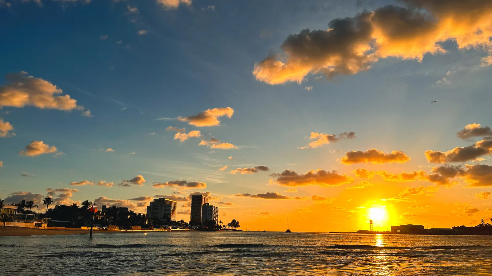 Sunset over the Fort Lauderdale waterfront horizon