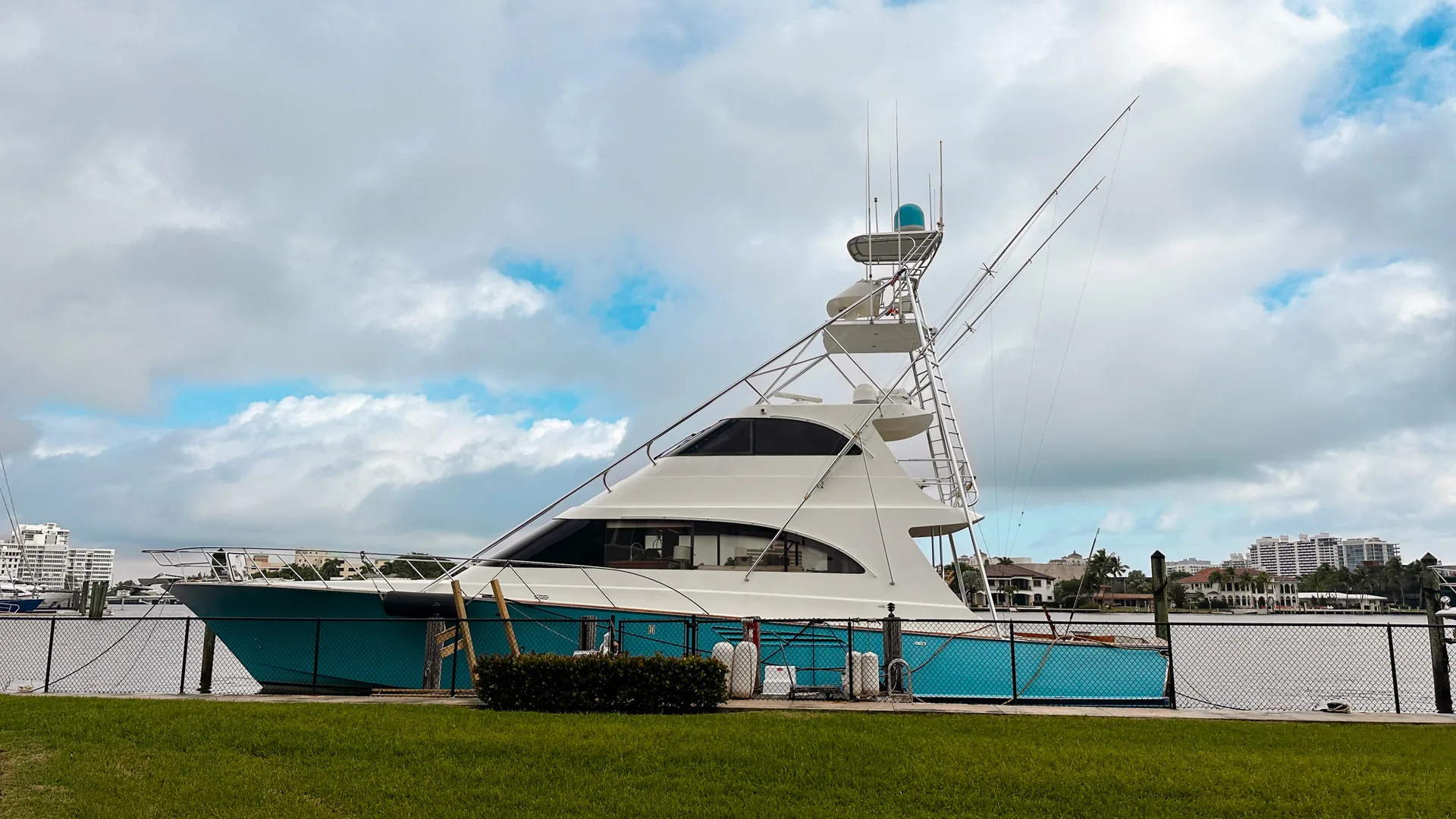 Sportfish vessel view for private charters in Fort Lauderdale